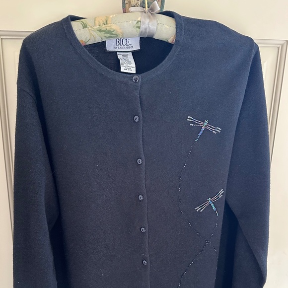 BICE (SAG HARBOR) BLACK CARDIGAN WITH BEADED DRAGON FLY DETAILS-L/NWOT - Picture 2 of 9